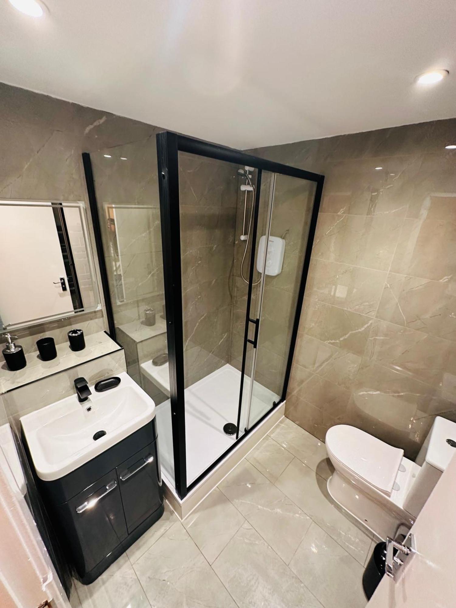 B - Newley Renovated Private Self-Contained Room In A Shared Apartment In Birmingham City Centre Esterno foto