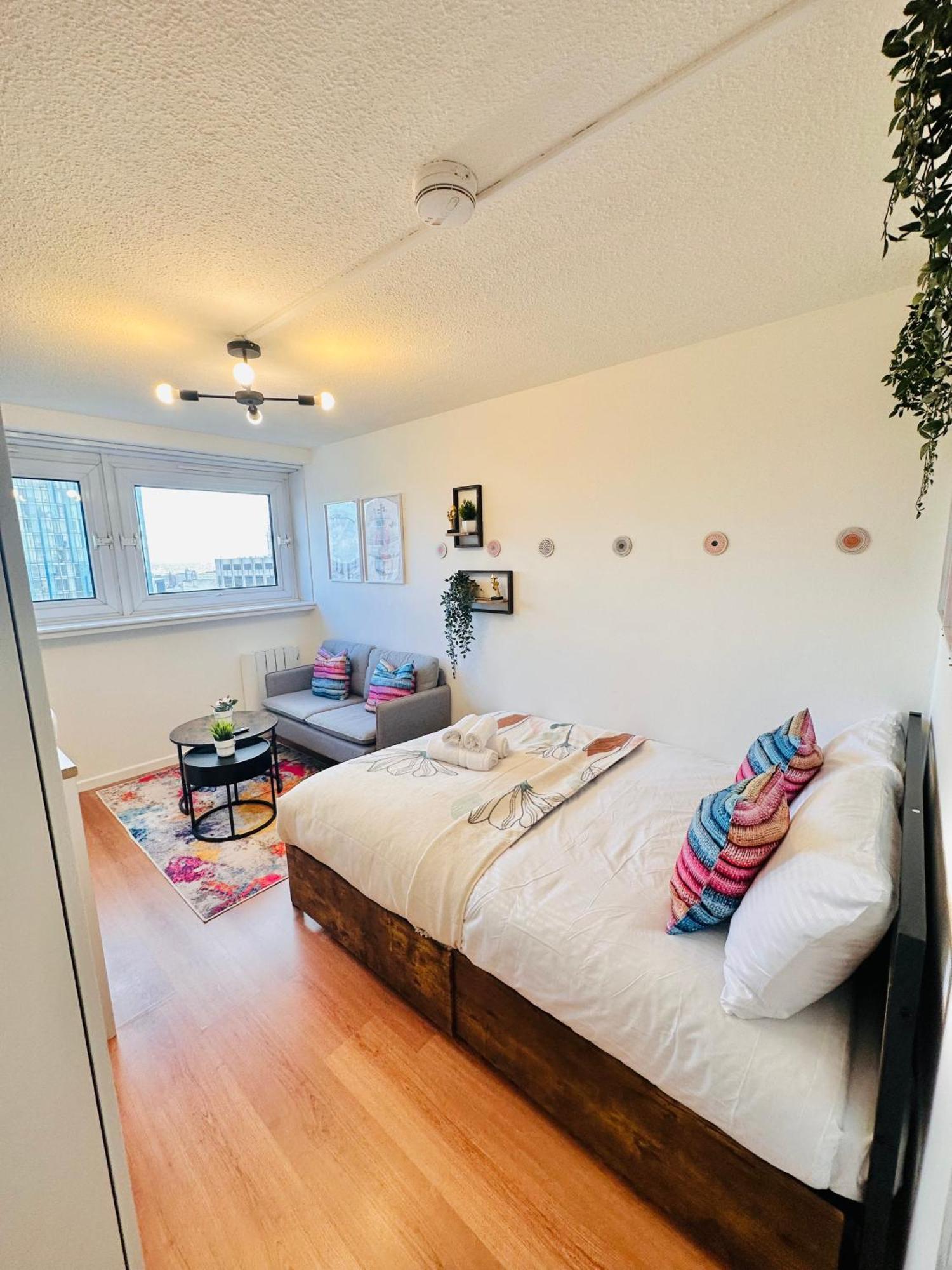 B - Newley Renovated Private Self-Contained Room In A Shared Apartment In Birmingham City Centre Esterno foto
