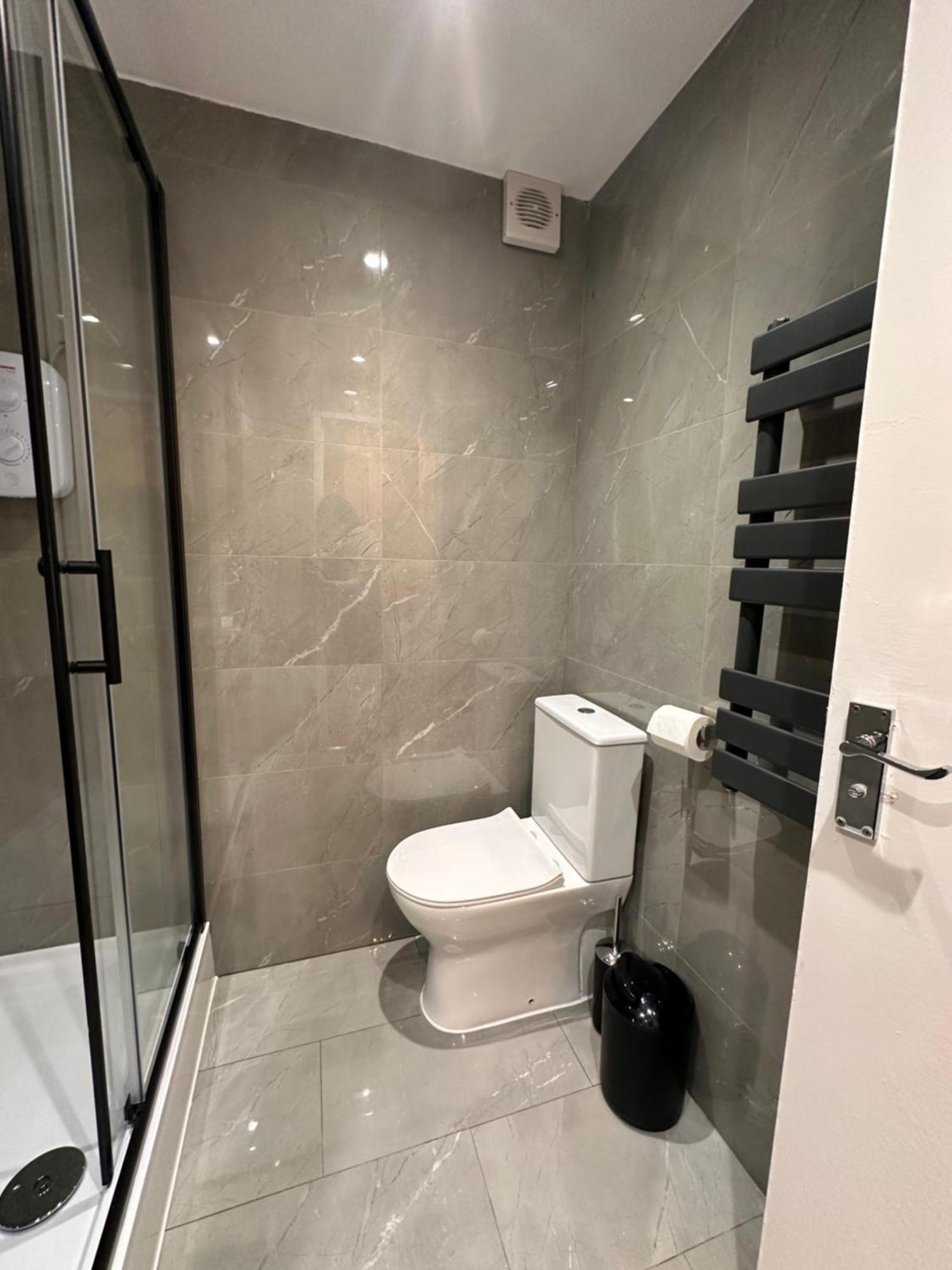 B - Newley Renovated Private Self-Contained Room In A Shared Apartment In Birmingham City Centre Esterno foto