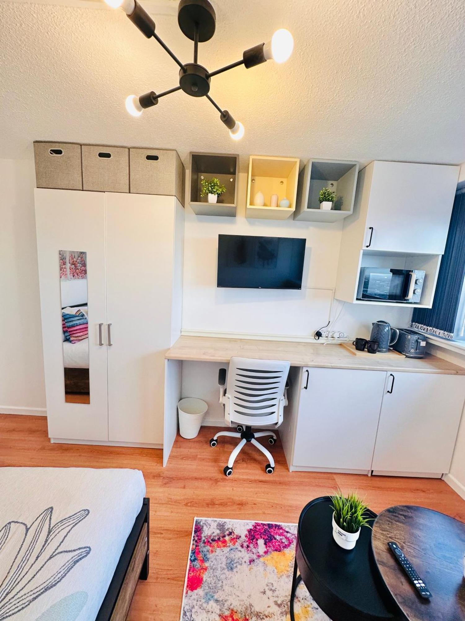 B - Newley Renovated Private Self-Contained Room In A Shared Apartment In Birmingham City Centre Esterno foto
